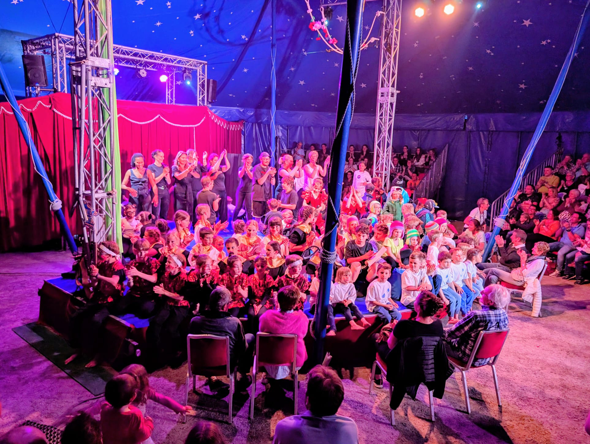 Tous en piste ! Spectacle de cirque des classes de Champéry